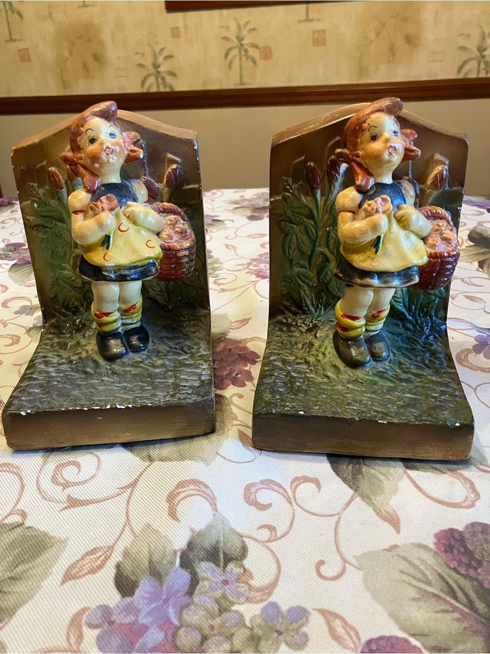 VINTAGE HANDPAINTED BOOKENDS
CHALKWARE VERY EARLY